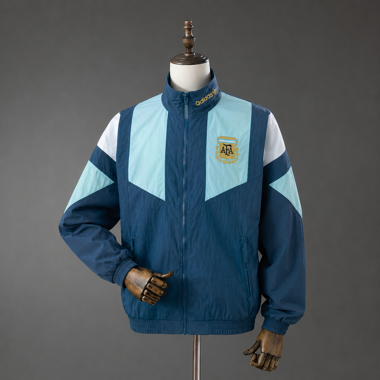 מעיל רוח של נבחרת ארגנטינה – EQT Track Top