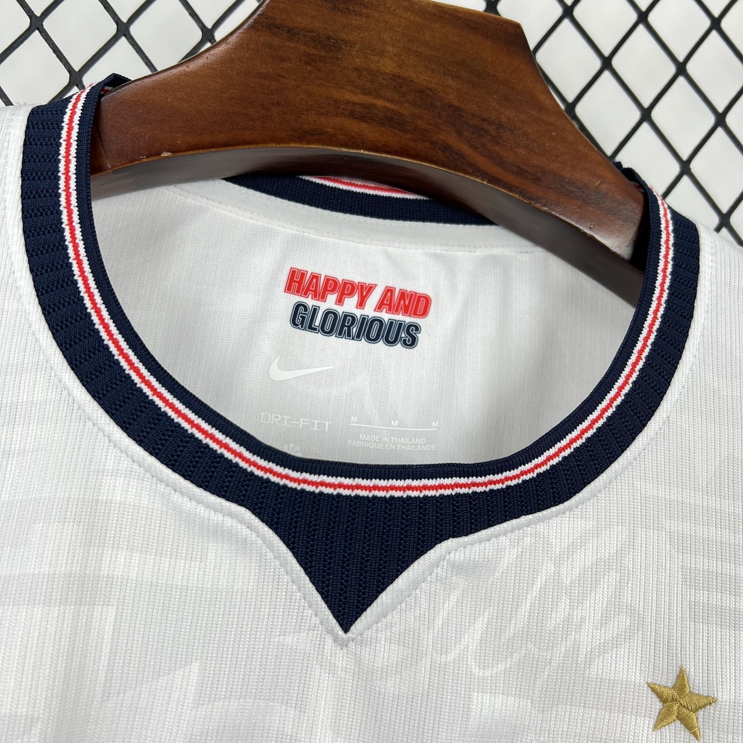 חולצת הבית של נבחרת אנגליה למונדיאל 2026 (גברים)