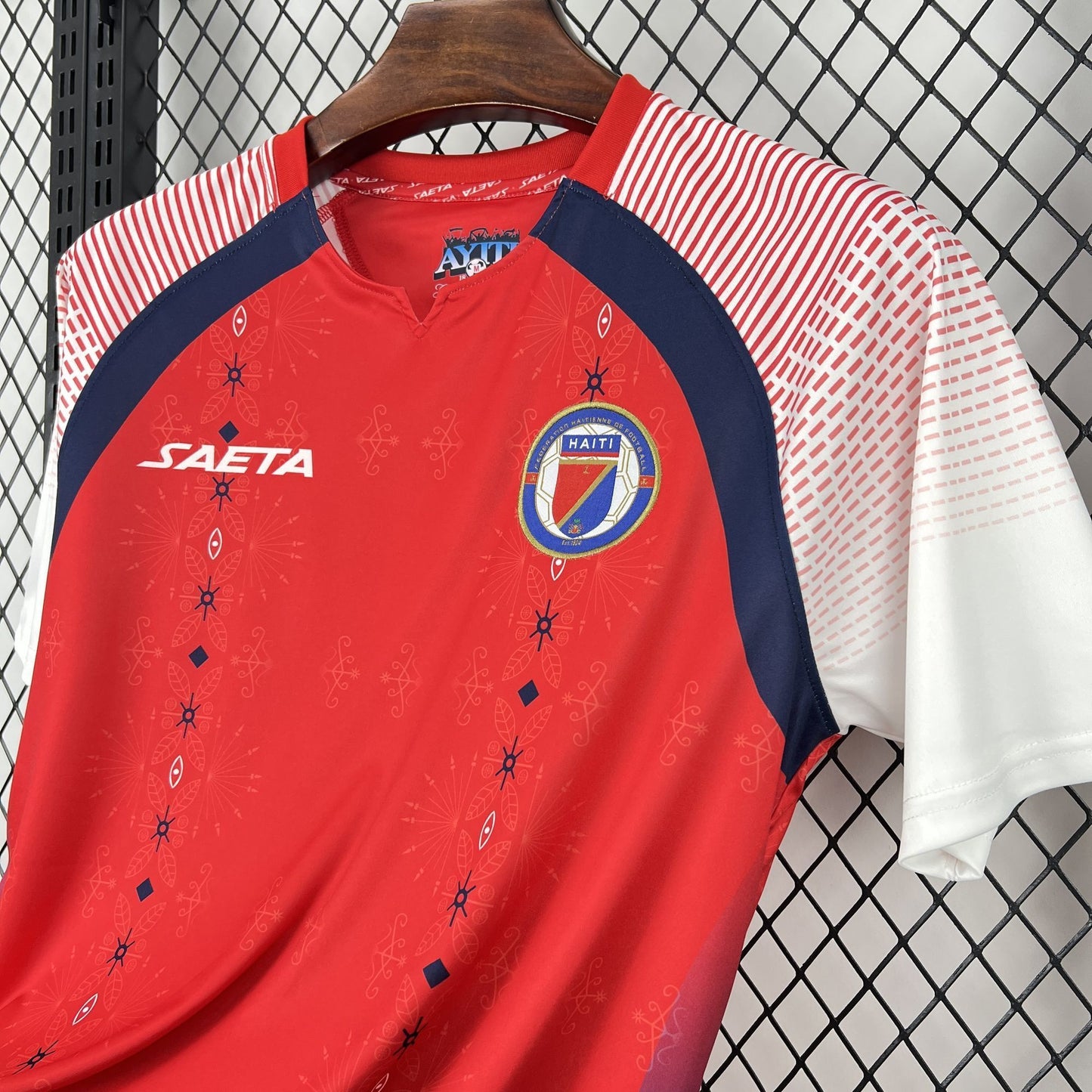 חולצת המדים השלישית של נבחרת האיטי למונדיאל 2026 לגברים